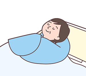 洗髪の準備、タオルを巻いた上からケープをつける
